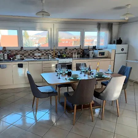 בית הארחה Eva Apartmanhaz 4*