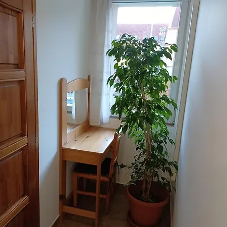 Eva Apartmanhaz בית הארחה 4*