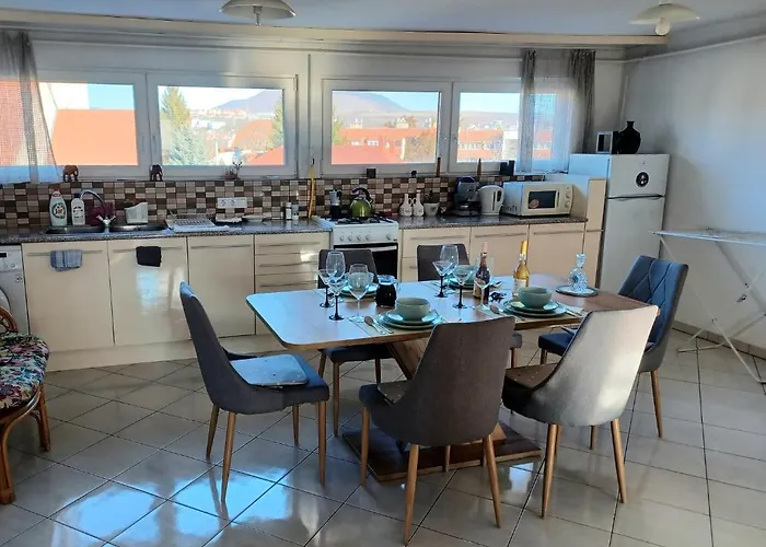 בית הארחה Eva Apartmanhaz 4*