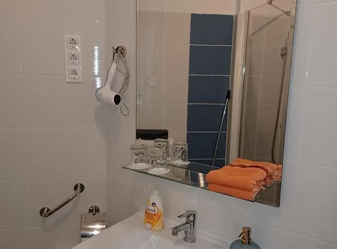 Eva Apartmanhaz בית הארחה