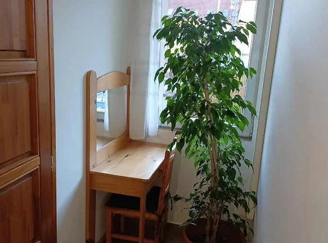 Eva Apartmanhaz בית הארחה 4*